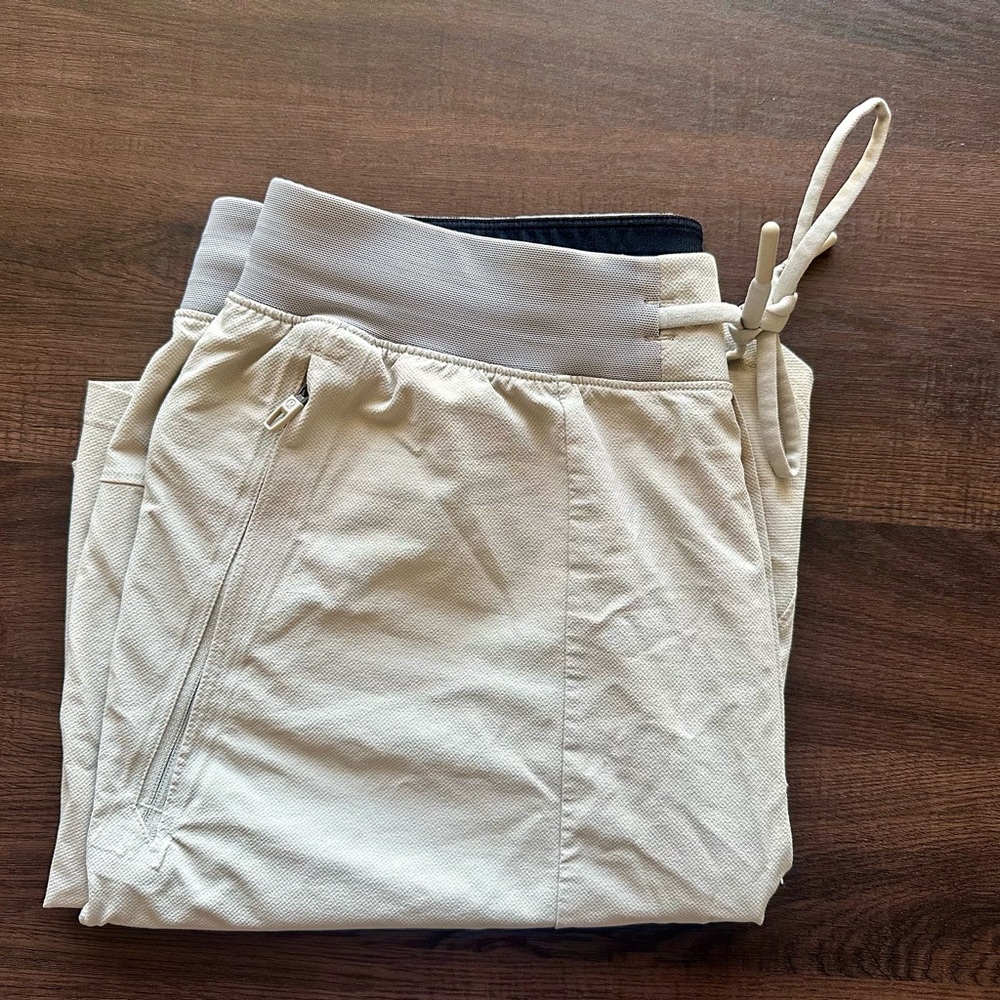 Lululemon Cream Short with Zipper Pocket